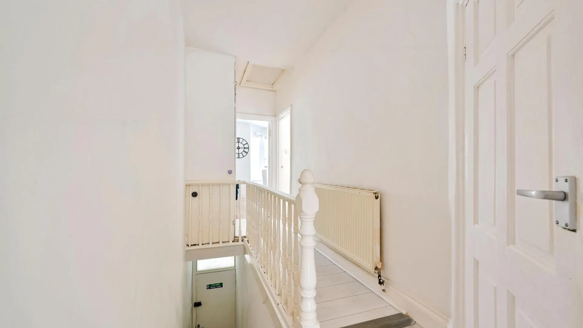 Appartamento 2-Bed, Sleeps 8 In Leyton E10, Near Stratford Londra Regno Unito