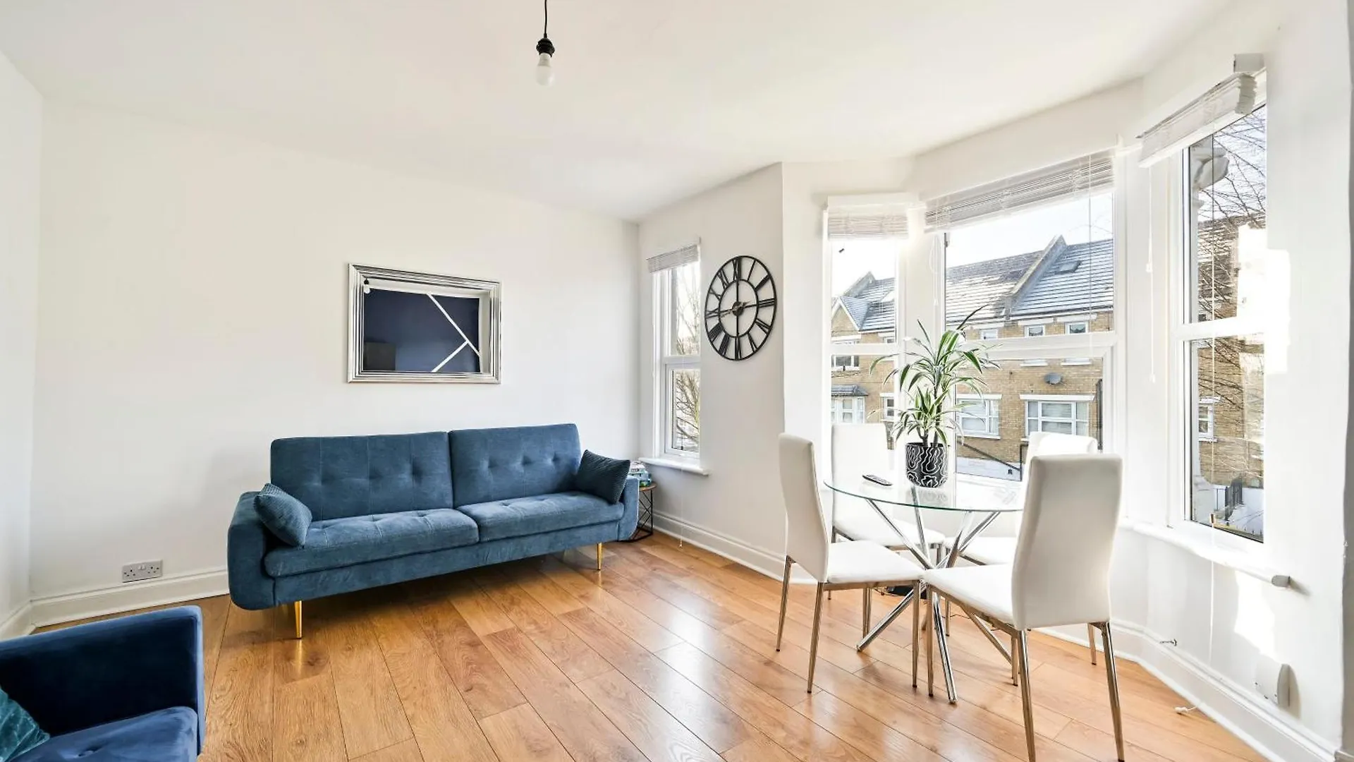 Appartamento 2-Bed, Sleeps 8 In Leyton E10, Near Stratford Londra