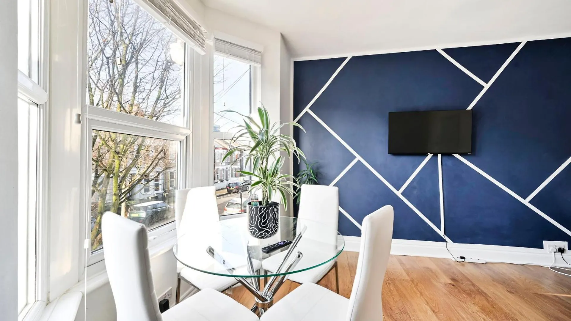 Appartamento 2-Bed, Sleeps 8 In Leyton E10, Near Stratford Londra