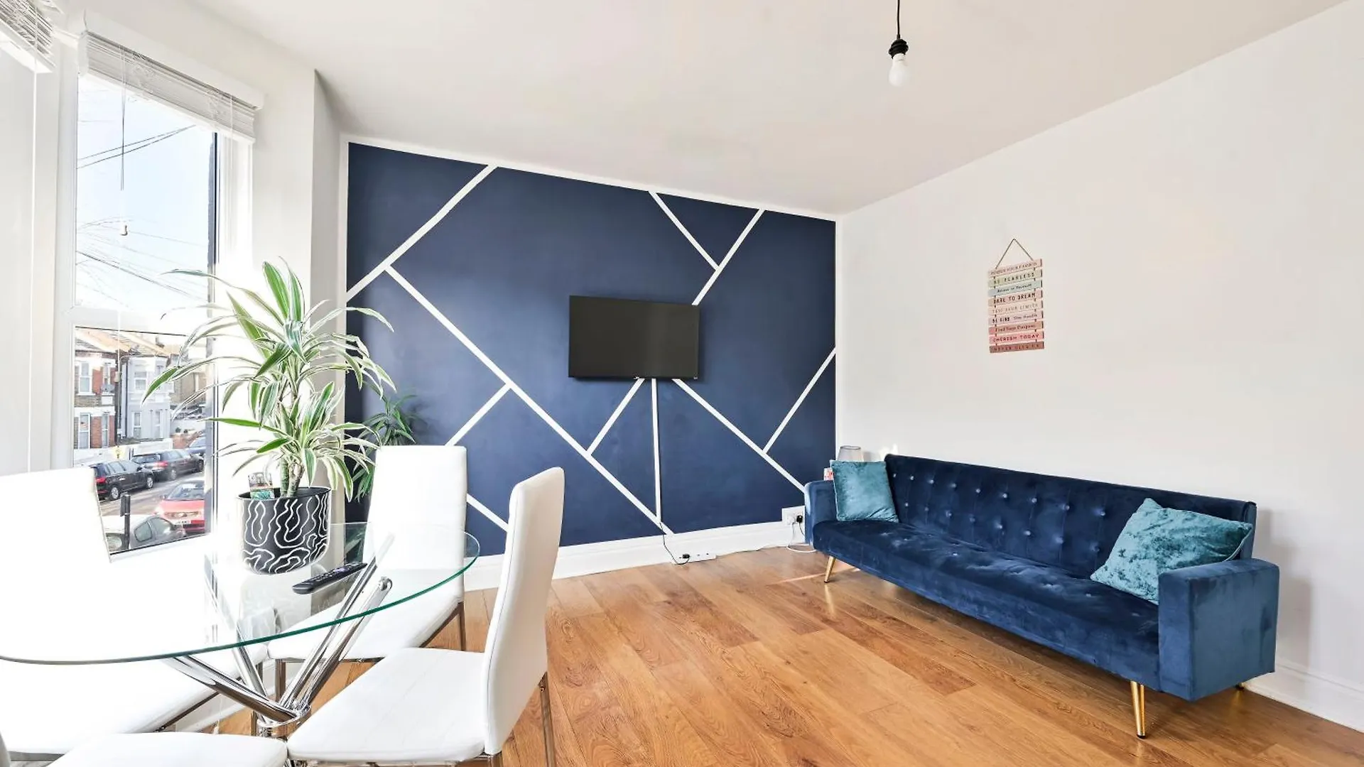 Appartamento 2-Bed, Sleeps 8 In Leyton E10, Near Stratford Londra