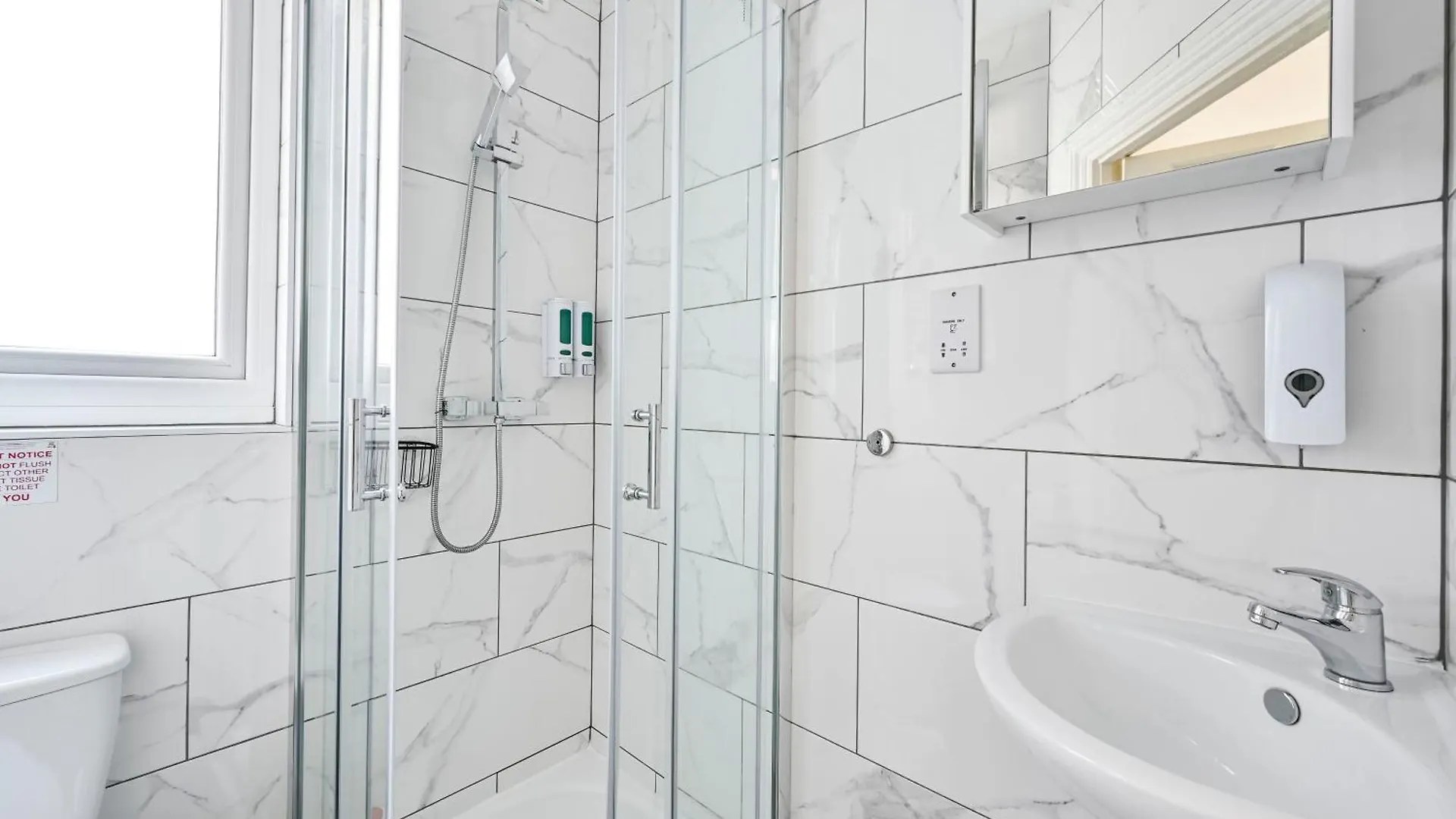 Appartamento 2-Bed, Sleeps 8 In Leyton E10, Near Stratford Londra