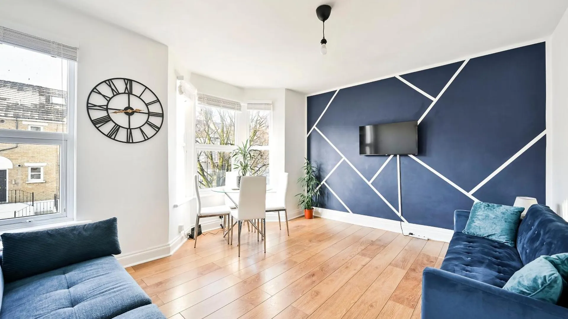 Appartamento 2-Bed, Sleeps 8 In Leyton E10, Near Stratford Londra 0*,