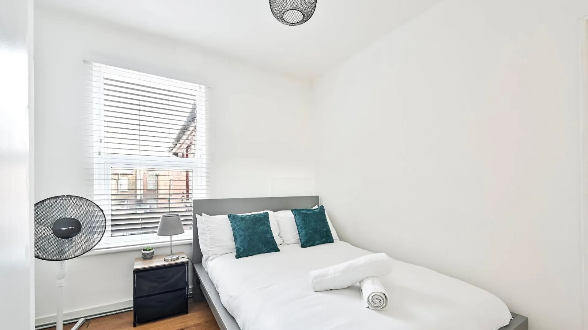 Appartamento 2-Bed, Sleeps 8 In Leyton E10, Near Stratford Londra