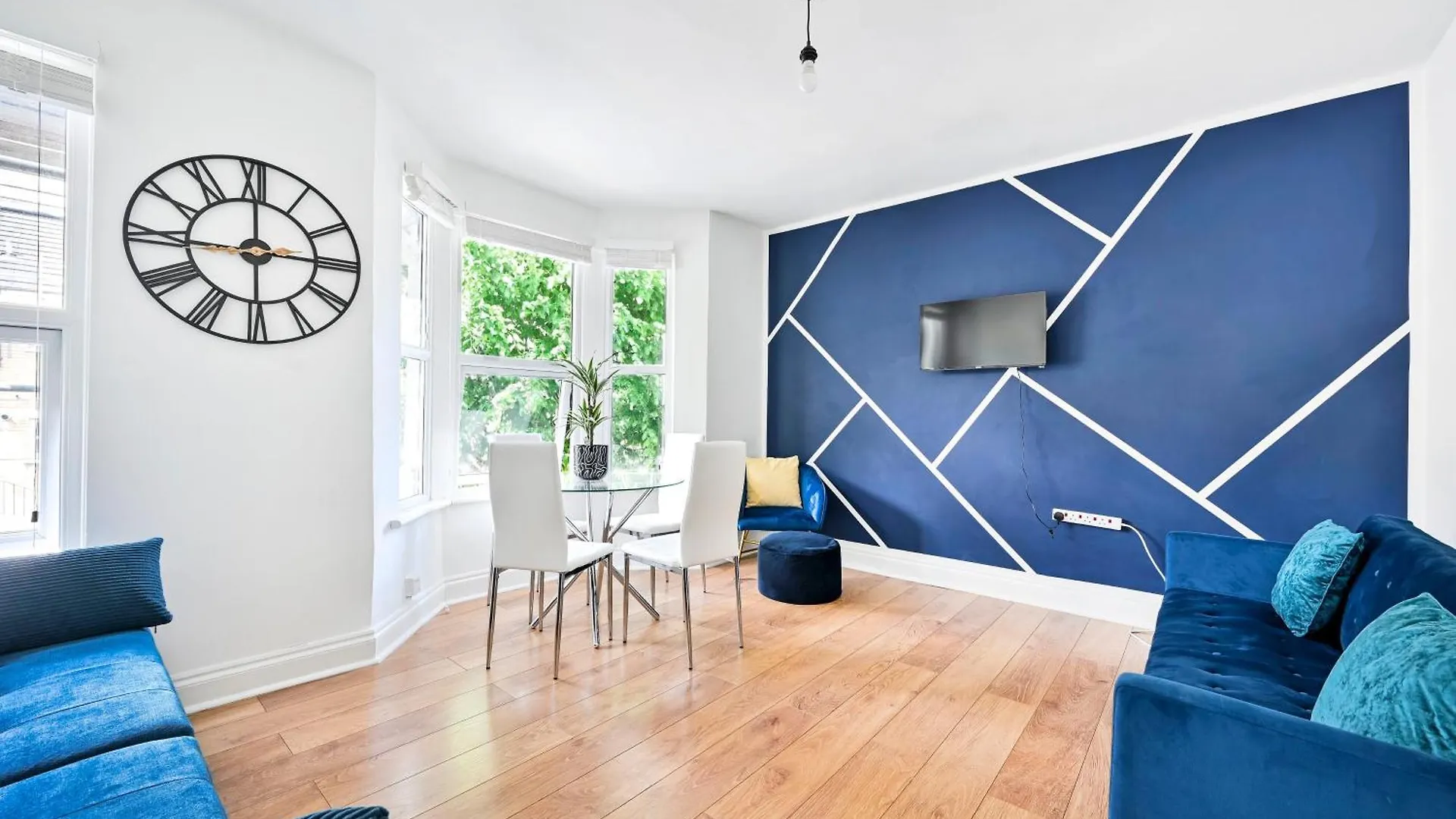 2-Bed, Sleeps 8 In Leyton E10, Near Stratford Lejlighed London